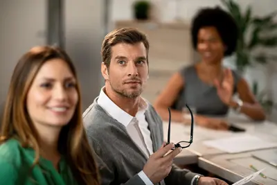 Team oefent samen tijdens een communicatietraining